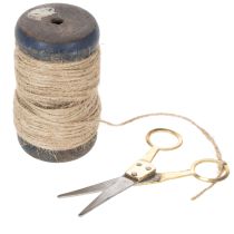 položky Jutová stuha s nůžkami, cívka, Ø5cm, výška 8cm, 2 ks