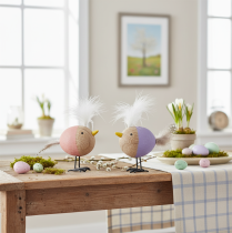 položky Dekorativní dřevěný ptáček s peřím a barevným tělem na dekoraci stolu, 10 cm, 6 kusů