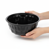 položky Kuchyňská dekorace černá forma na dort Bundt kovová Ø23cm