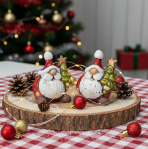 položky Figurka Santa Clause s vánoční ozdobou, 7 cm, 2 kusy