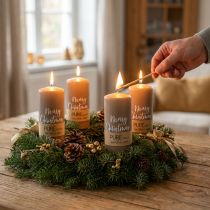 položky Adventní svíčky "Veselé Vánoce" - sloupkové svíčky z přírodního vosku v hnědé barvě, sada 4 kusů, Ø60 mm, výška 130 mm, značka kvality RAL, dekorativní vánoční svíčky