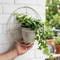 položky Květináč shabby chic nástěnná dekorace bílý kov se závěsem Ø37cm