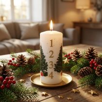 položky Adventní svíčka, vánoční sloupková svíčka, bílá, 150/65 mm, s čísly a vánočním stromečkem
