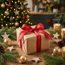 položky Červená vánoční stuha se zlatým nápisem 'Merry Christmas', šířka 25mm, délka 20m