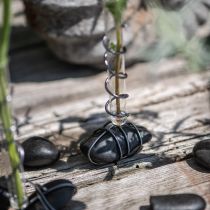 položky Říční oblázky černé matné 2cm - 5cm 1kg