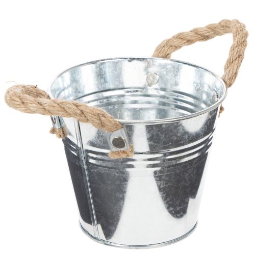 Lesklý kovový kbelík s