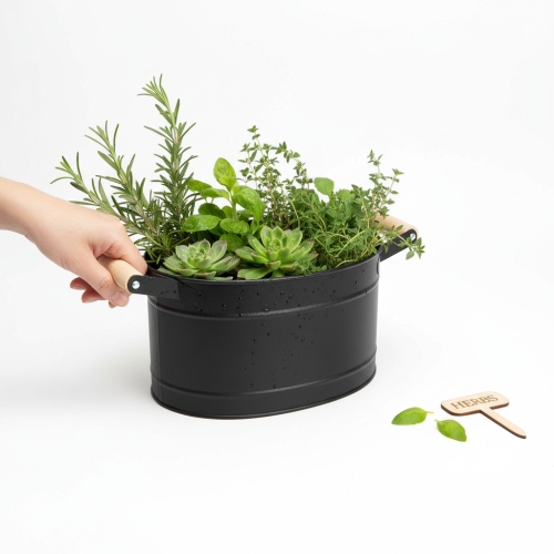 položky Kovový oválný květináč s rukojetí, černá a přírodní povrchová úprava, 34x19,5x15cm