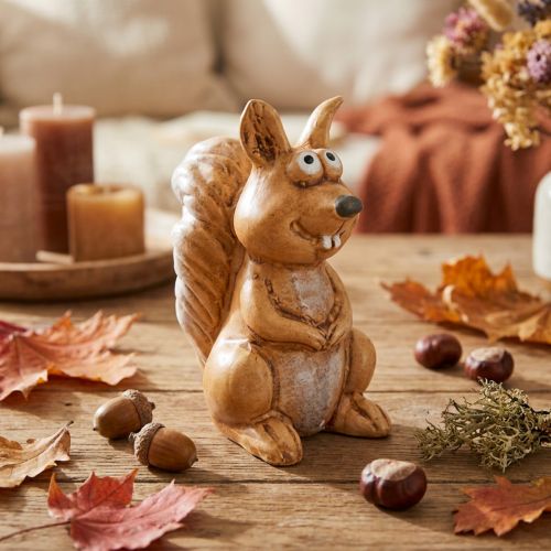 položky Figurka sedící veverky pro podzimní dekoraci, 10 cm