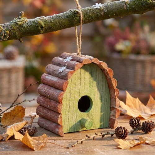Závěsná dekorace ptačí budka s kulatou střechou dřevo zelená hnědá 16,5×10×17cm | Floristik24.cz