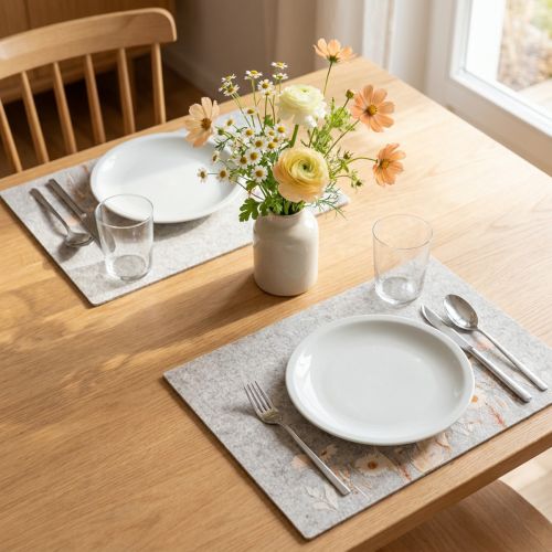 Plstěné prostírání s motivem květin – stylové prostírání pro přírodní dekoraci stolu 45x35cm 2 kusy | Floristik24.cz
