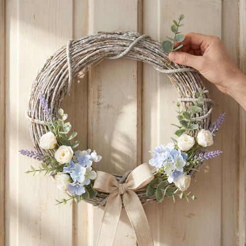 Dekorativní věnec, bíle natřený, věnec na dveře, shabby chic, Ø42cm, přírodní větve, venkovský styl | Floristik24.cz