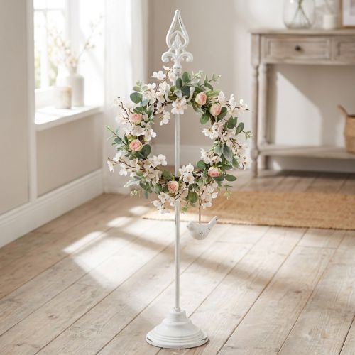 Držák na věnec Shabby Chic White Stojan na věnec kovový 4 háčky H76cm | Floristik24.cz