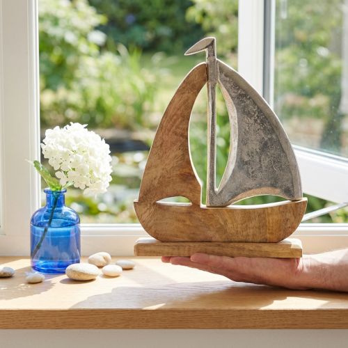 Dekorace plachetnice přírodní stříbro mangové dřevo 25,5x4x28,5cm | Floristik24.cz