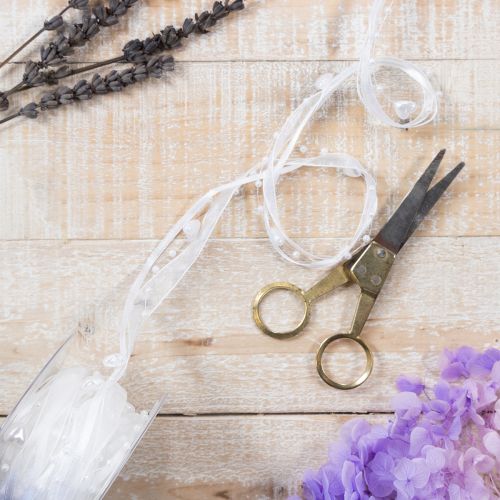 položky Svatební dekorační organzová stuha bílá 10mm x 5m se srdíčky a perlami