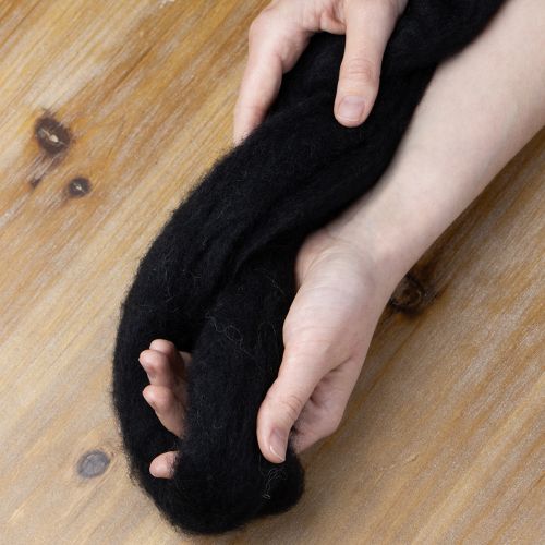 položky Dekorativní vlna, vlněná šňůra, plstěná vlna pro kreativní tvoření a floristiku, 2 m, černá