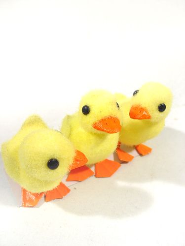 Floristik24 Kuřátko s drátěnými nohami 8cm 12ks. žlutá / oranžová