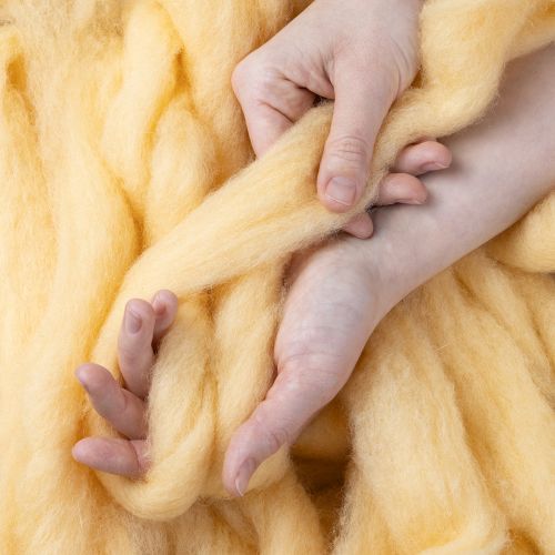 položky Vlněná šňůra, vlněná stuha, krémově oranžová, 10 m vlny na věnce a aranžmá