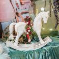 Floristik24 Dekorativní houpací koník vánoční bílá hnědá 37x8x32cm