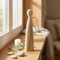Dřevěný anděl, přírodní, dřevěná figurka anděla strážného, moderní, výška 27,5 cm | Floristik24.cz