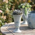 Dekorativní kalich starožitný bílý modrý kovový stůl Ø11cm V17,5cm | Floristik24.cz