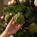 Vánoční ozdoba na stromeček, sametový vzhled, zelená, smíšené textury, 8 cm, 12 kusů | Floristik24.cz
