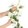 Girlanda z umělých růží s bílými květy na dekoraci, 170 cm | Floristik24.cz